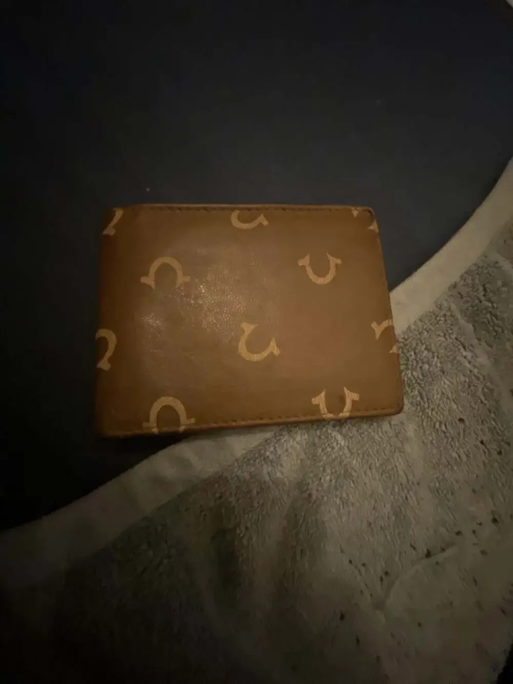 True Religion Men's Brown Horseshoe Logo Leather Bifold RFID Wallet
